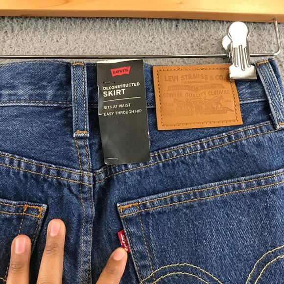 New Levi’s Premium Women Deconstructed Hem Denim Skirt in Halfsies size 24 - Picture 8 of 13